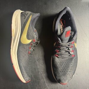 Nike Air Zoom Pegasus 35 black/ gold Sz 10.5